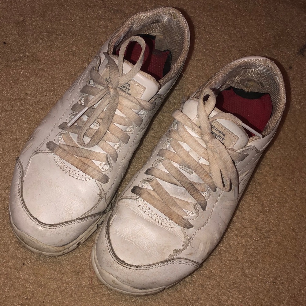 USED hooters sketcher shoes